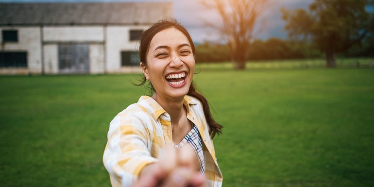 A missing link between money and happiness